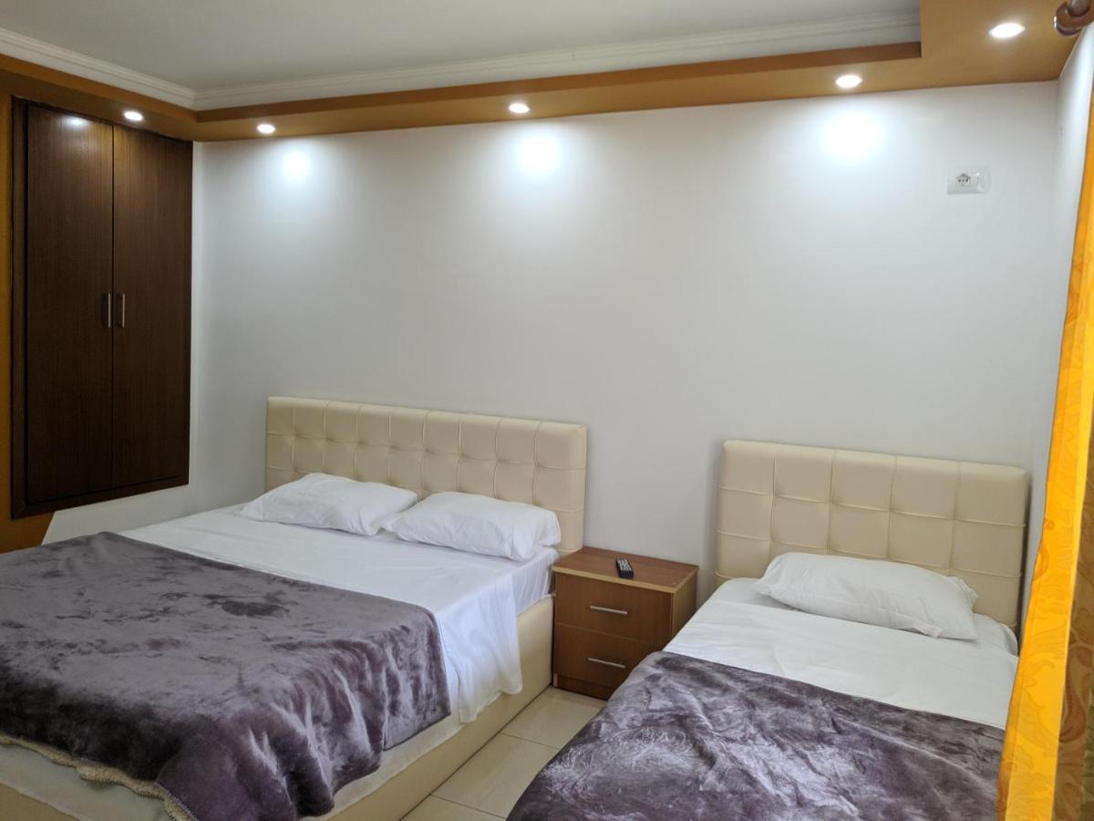 Përmet Guesthouse Alvi מראה חיצוני תמונה