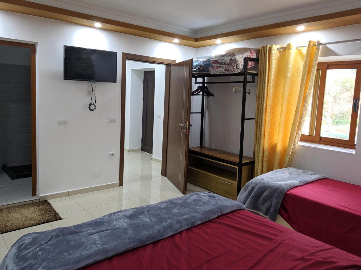 Përmet Guesthouse Alvi מראה חיצוני תמונה
